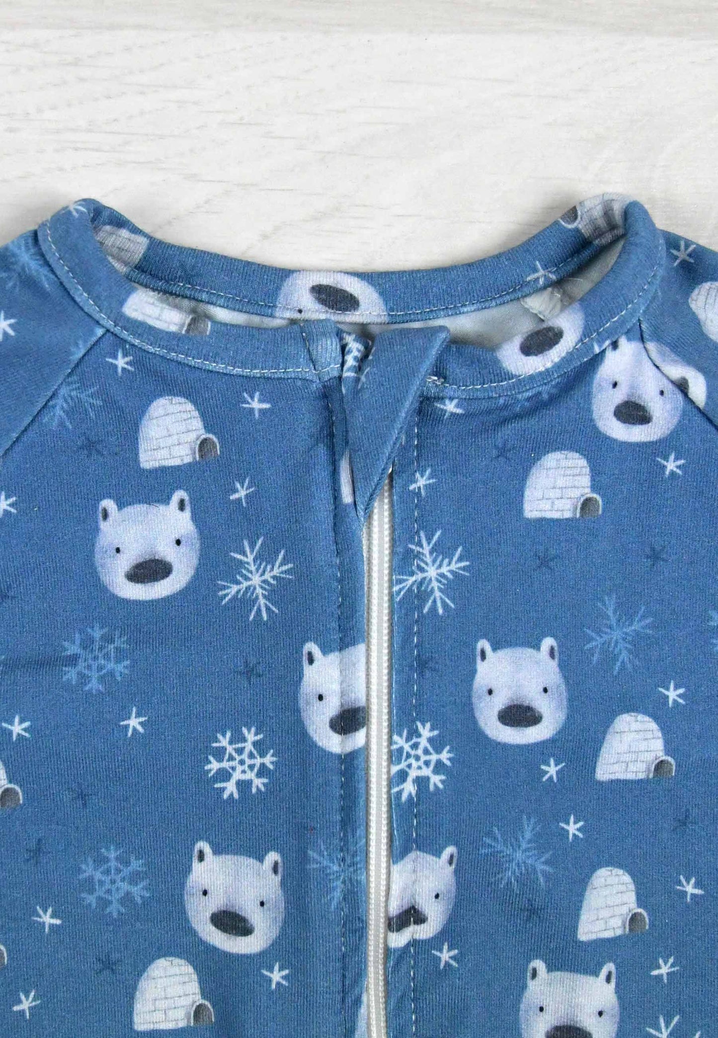 Tutina con zip in bambù - Orso polare - Palloncino blu