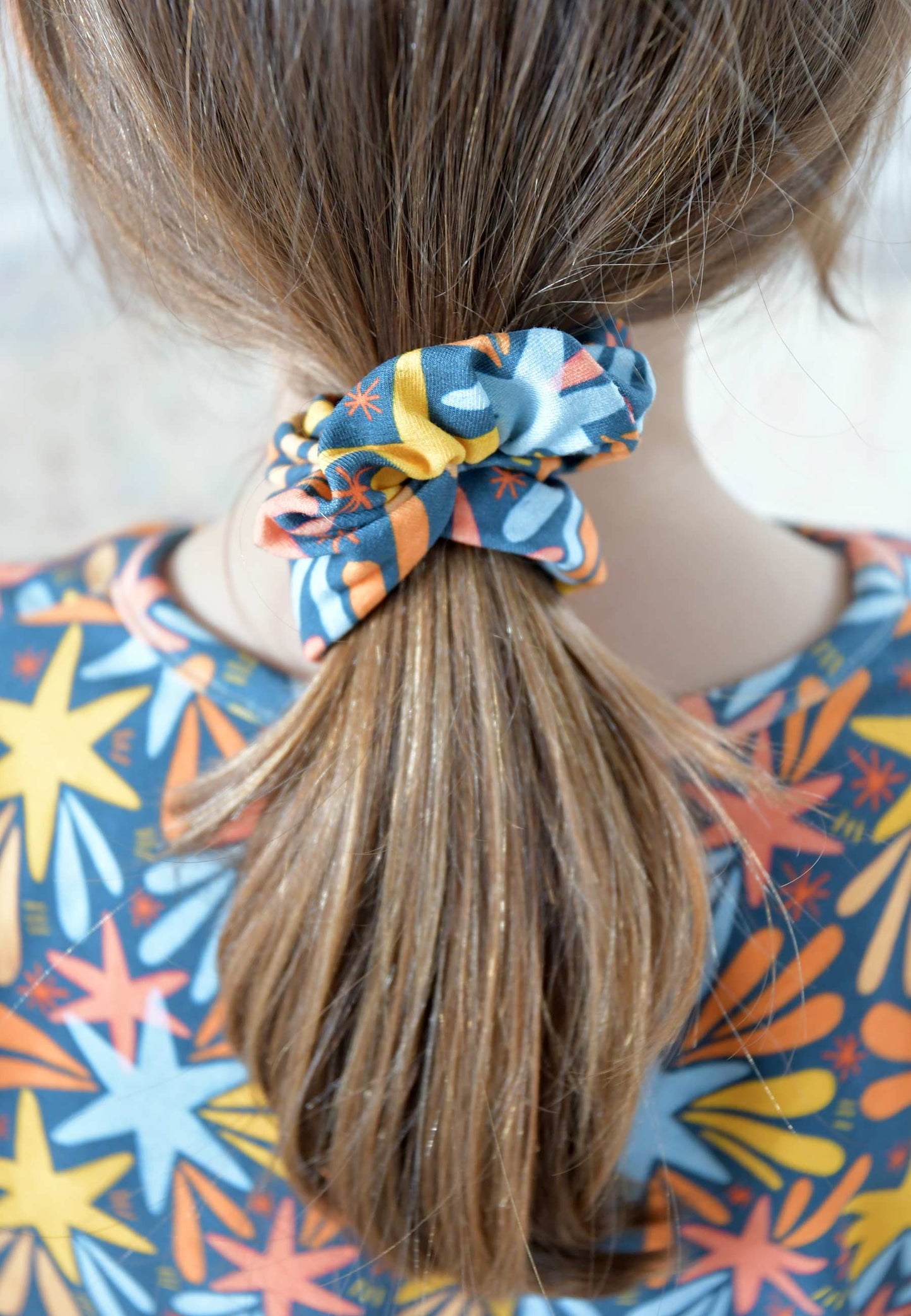 Chouchou (scrunchie) in bambù - Stelle e fuochi d'artificio- Palloncino blu